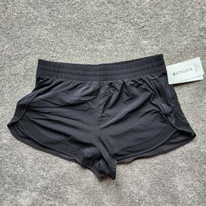 Athleta racer run 2.5 inch black short